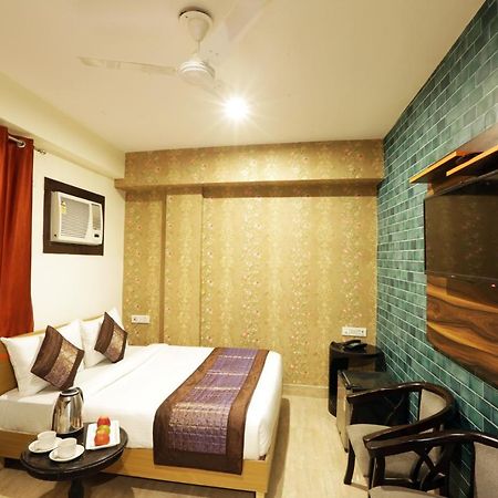 Hotel Green Plaza At Airport Neu-Delhi Exterior foto