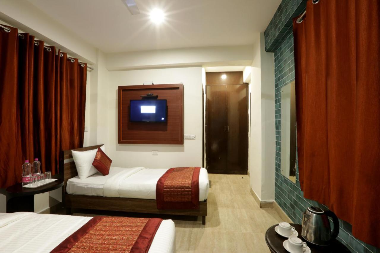 Hotel Green Plaza At Airport Neu-Delhi Exterior foto